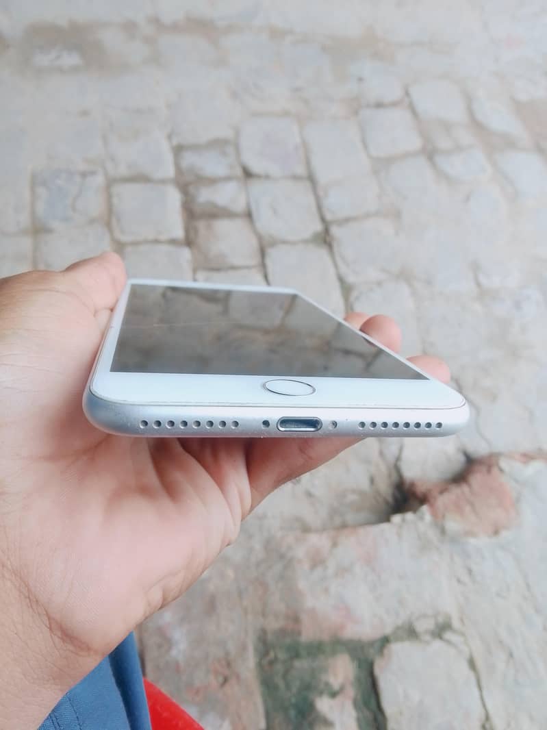 Apple iPhone 8 Plus 4