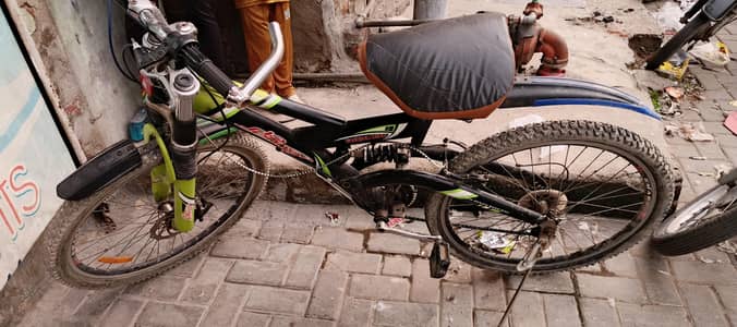 racing cycle with suspension.