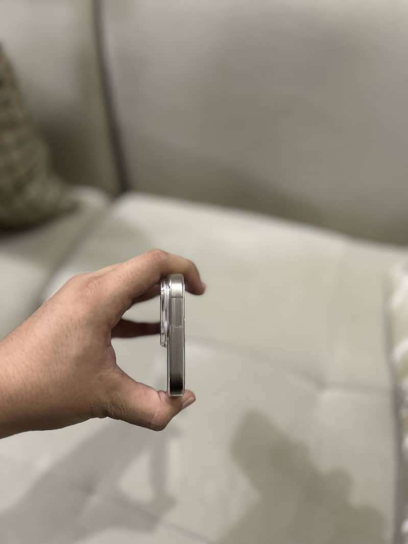 Apple iPhone 16 Pro 1