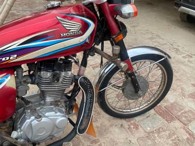 Honda 125 red color