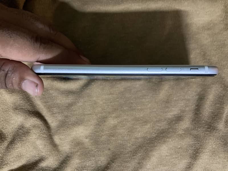 Apple iPhone SE 2 Second generation 5