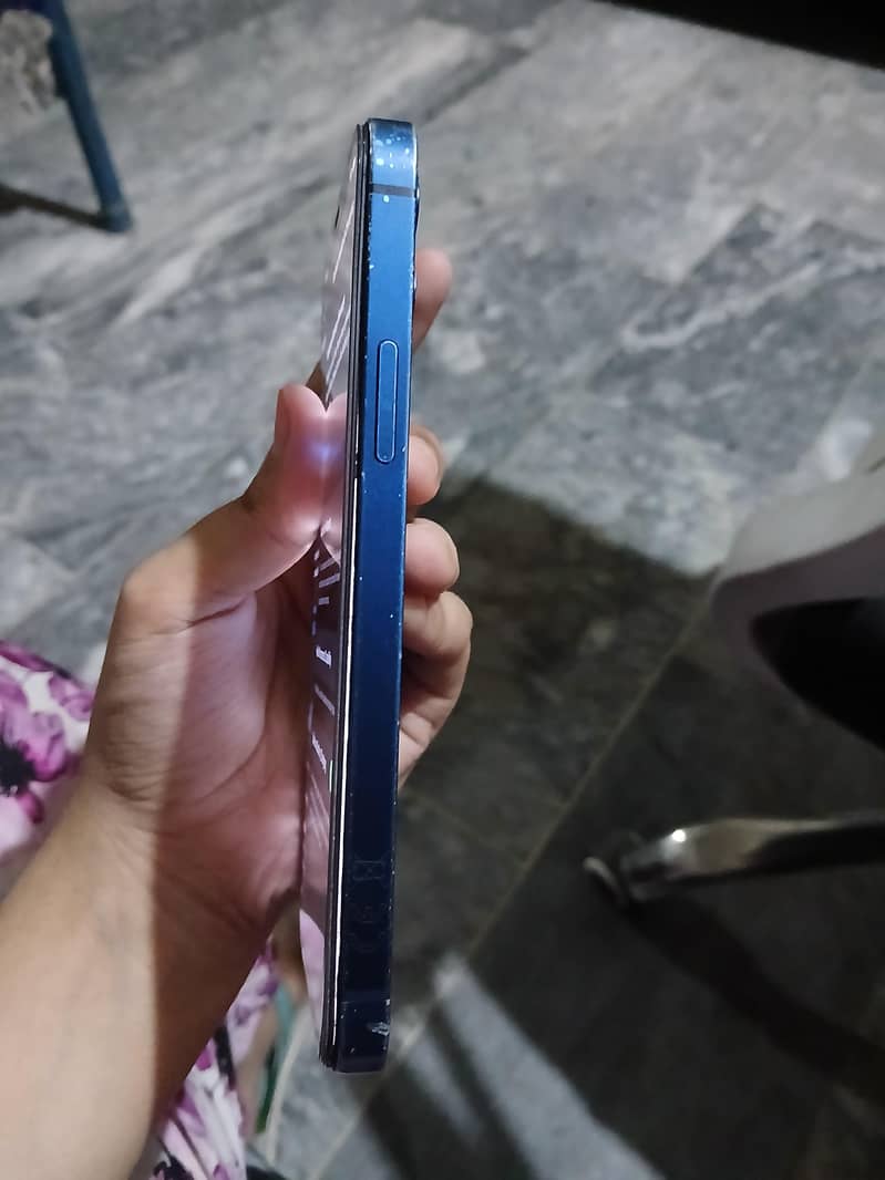 Apple iPhone 12 3