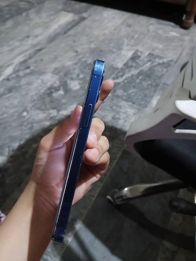 Apple iPhone 12 6