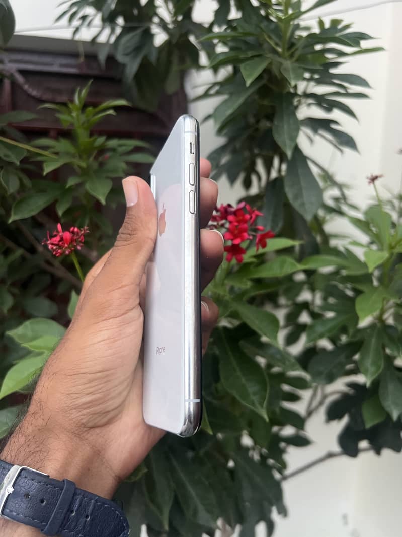 Apple iPhone X 5