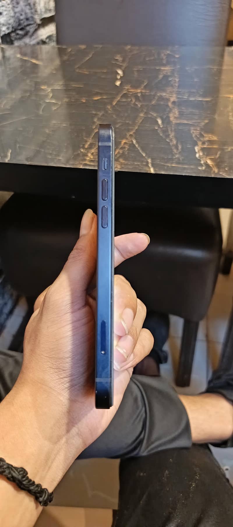 Apple iPhone 12 4