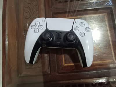 PS5 DualSense Controller (White) used For 1 Week. 3124033