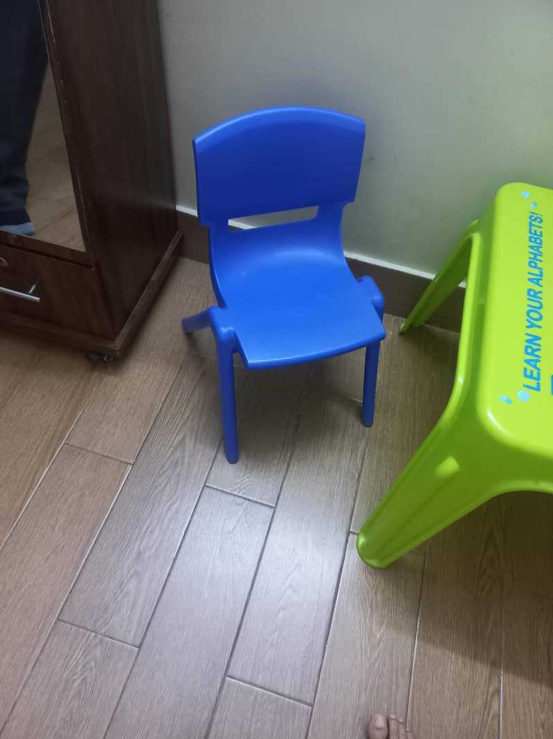 table with 2 chairs 1