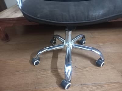 metal base office chair