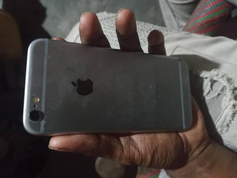 Apple iPhone 6S Plus 2