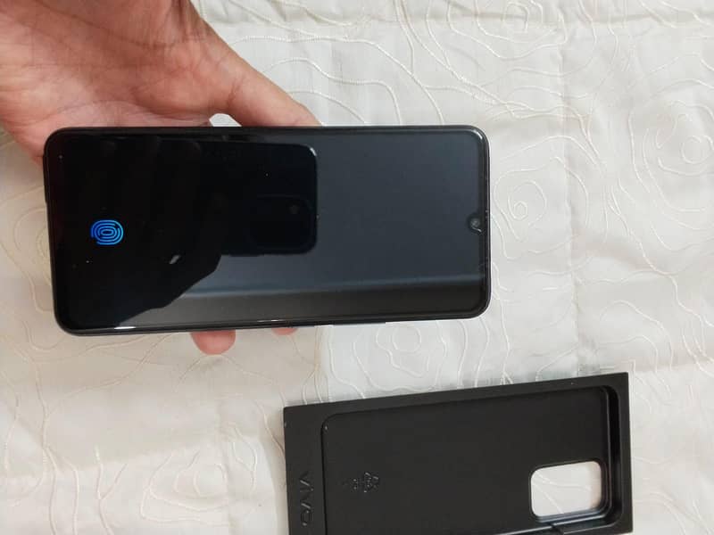 Vivo V21 1
