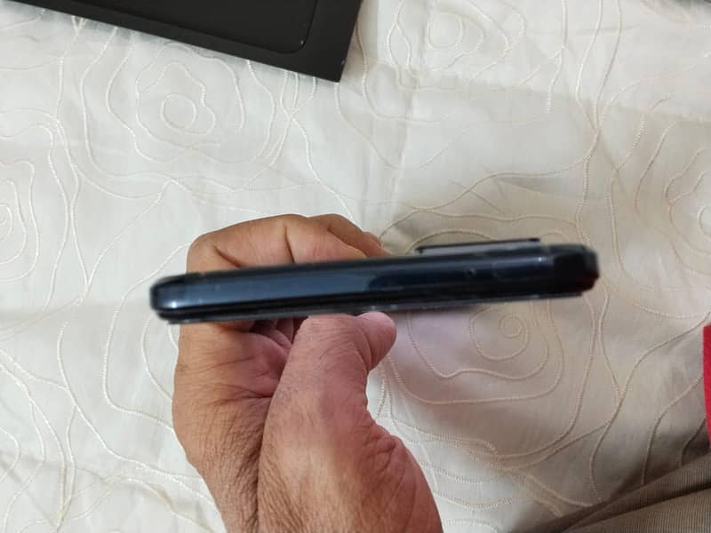 Vivo V21 4