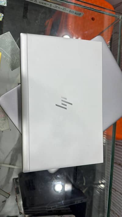 HP 840 g8