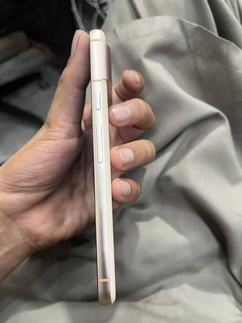 Google pixel 8 4