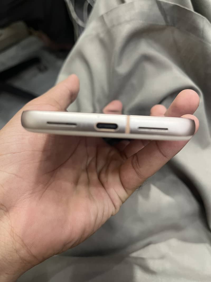 Google pixel 8 5