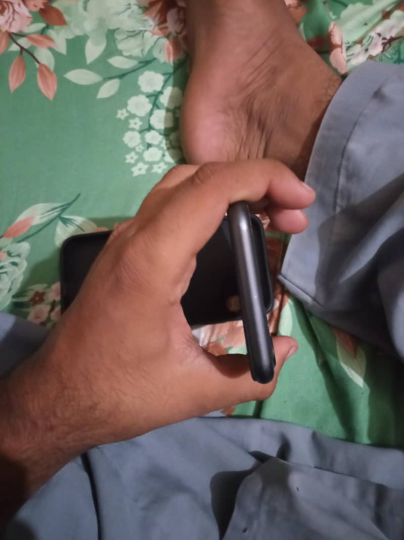 Apple iPhone 11 7