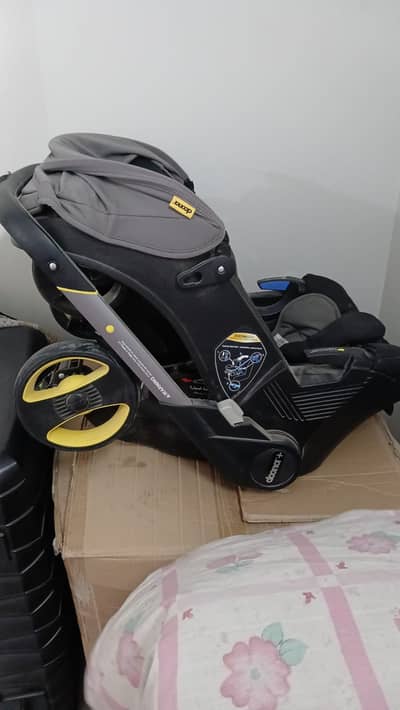 Doona+ Infant Car Seat & Stroller (2-in-1)– Grey Hound – Like New