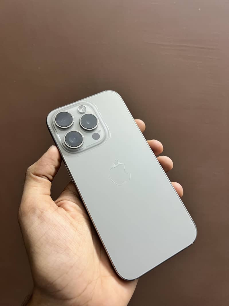 Apple iPhone 15 Pro 0