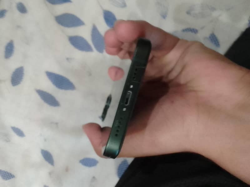 Apple iPhone 13 2