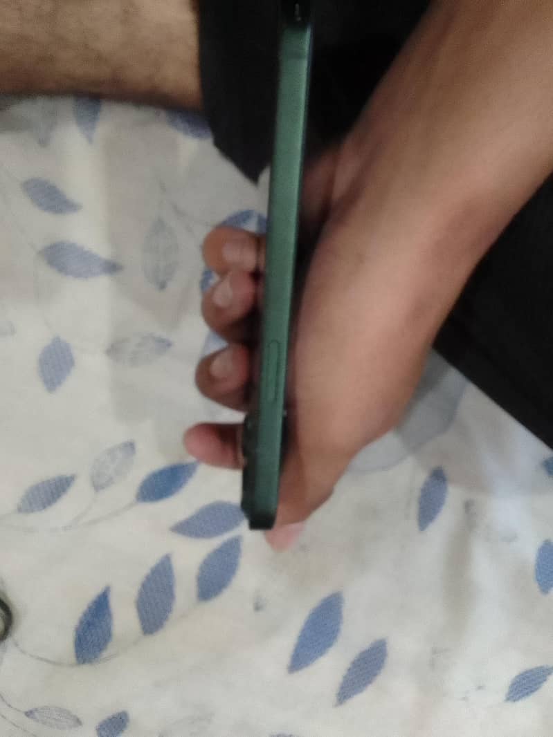 Apple iPhone 13 3