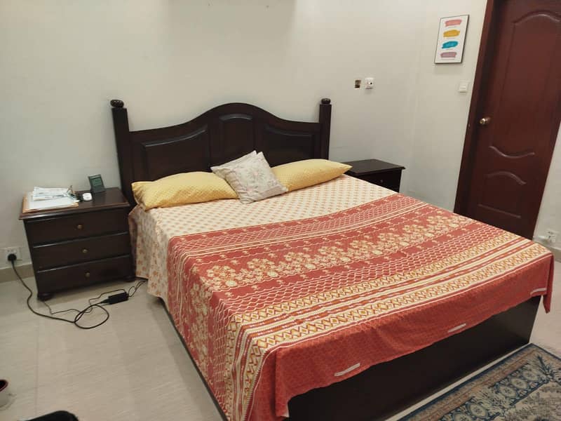 Queen Size Bed 1