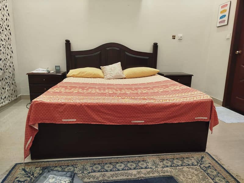 Queen Size Bed 2