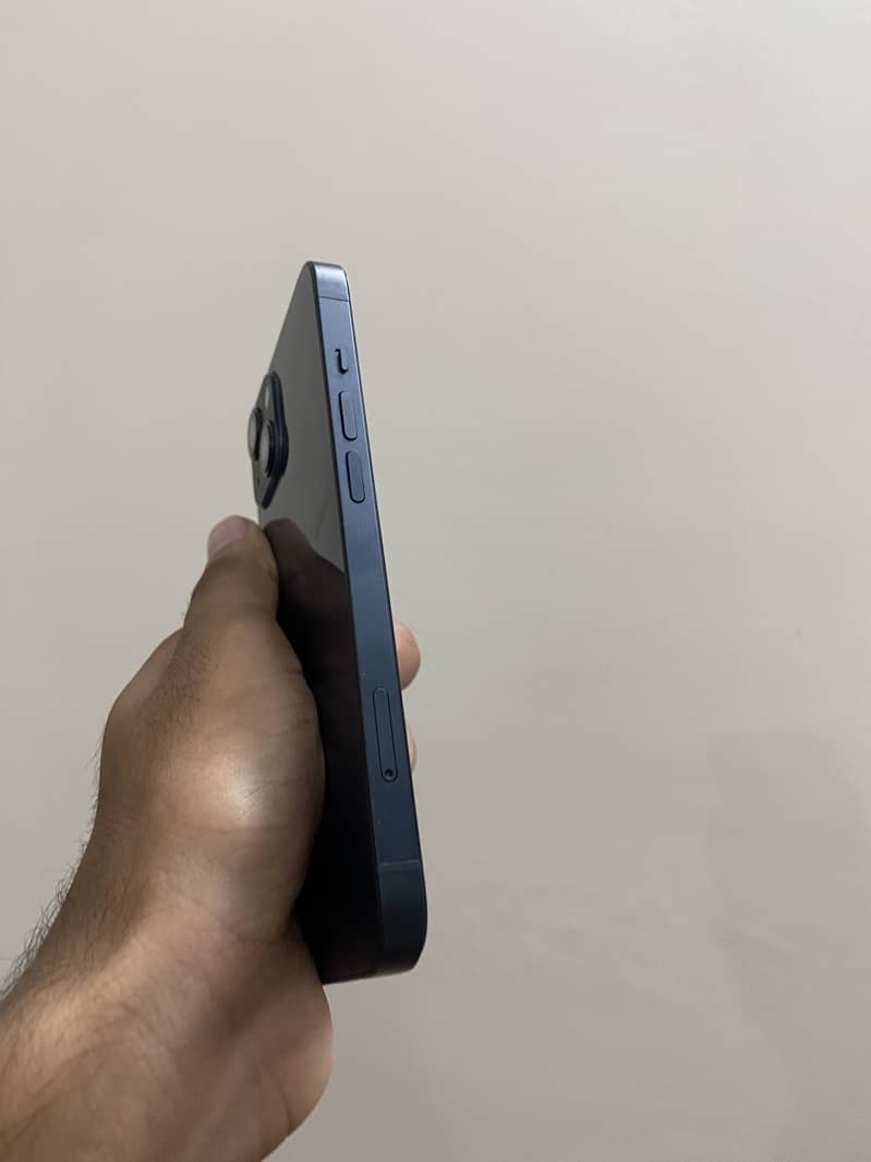 Apple iPhone 13 5