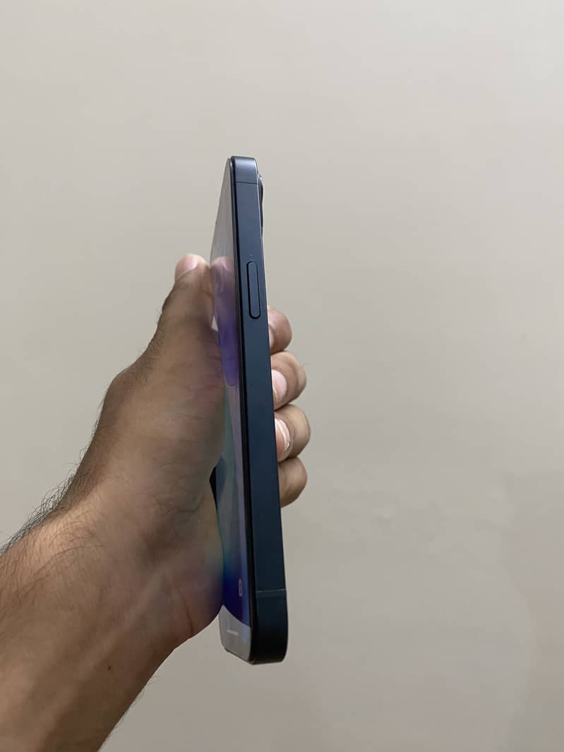 Apple iPhone 13 6