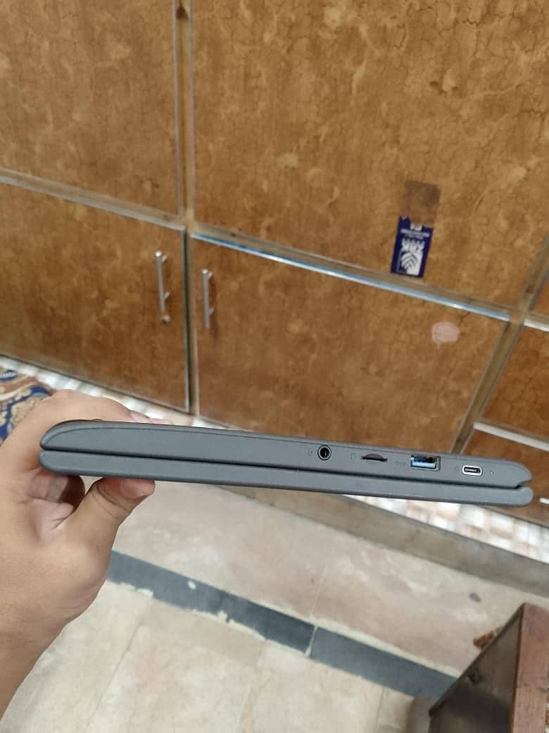 chrome book e300 8