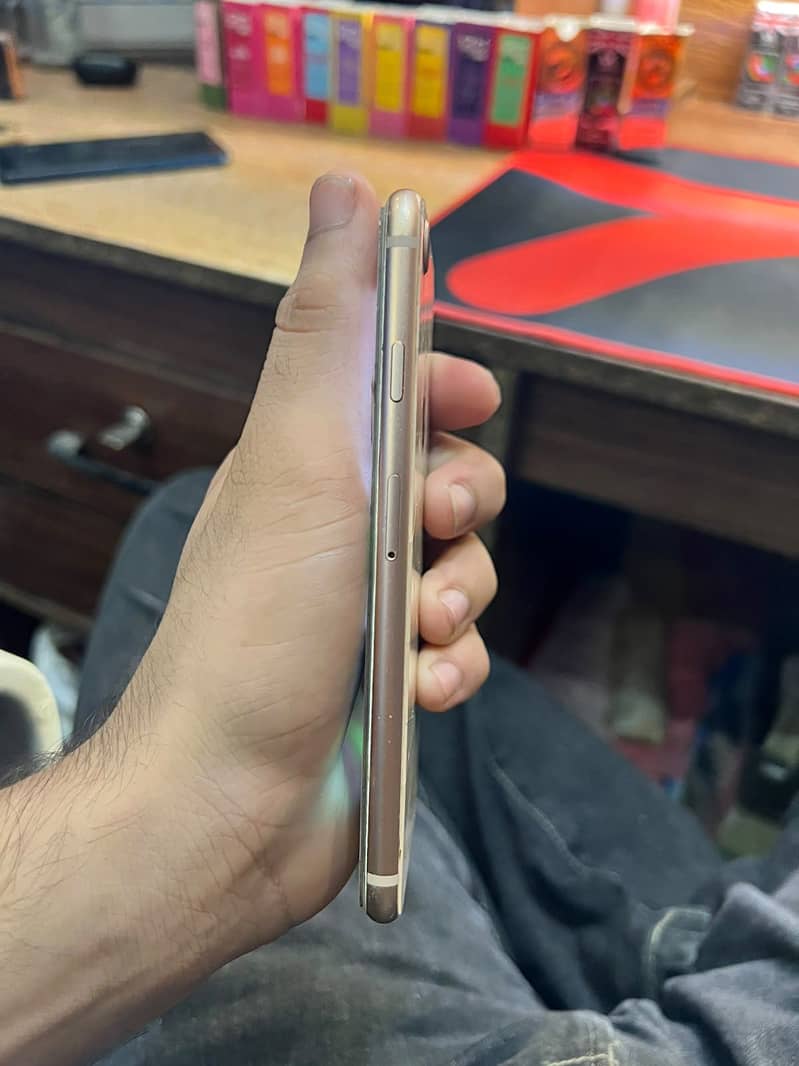 Apple iPhone 8 4