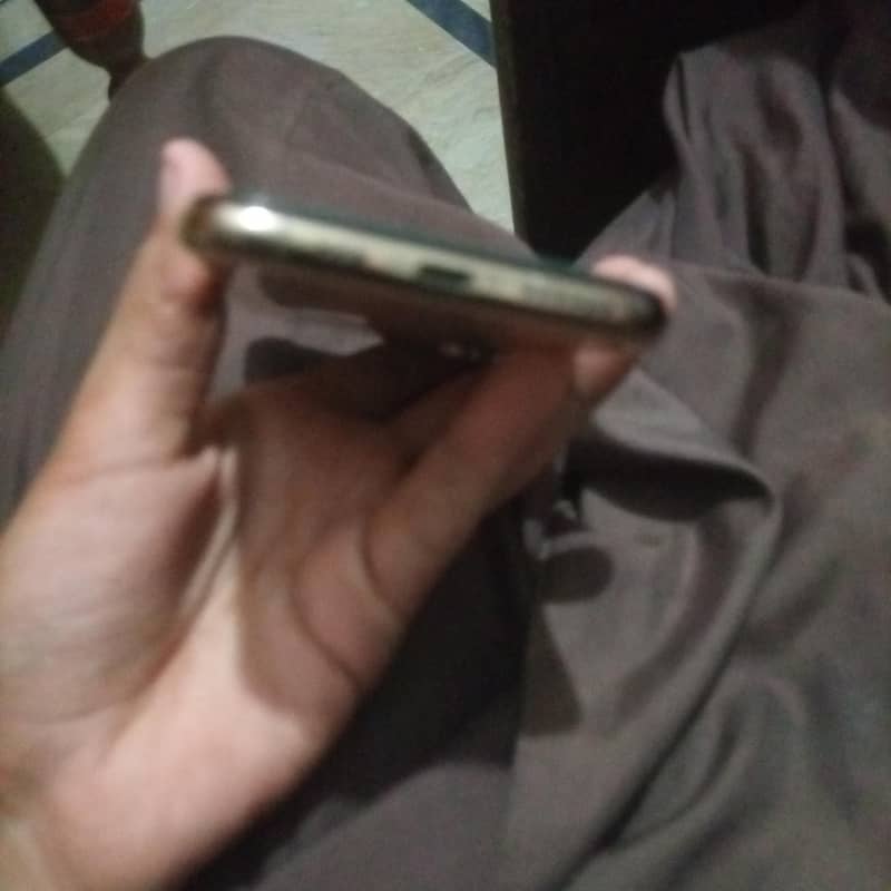 Apple iPhone XS 5