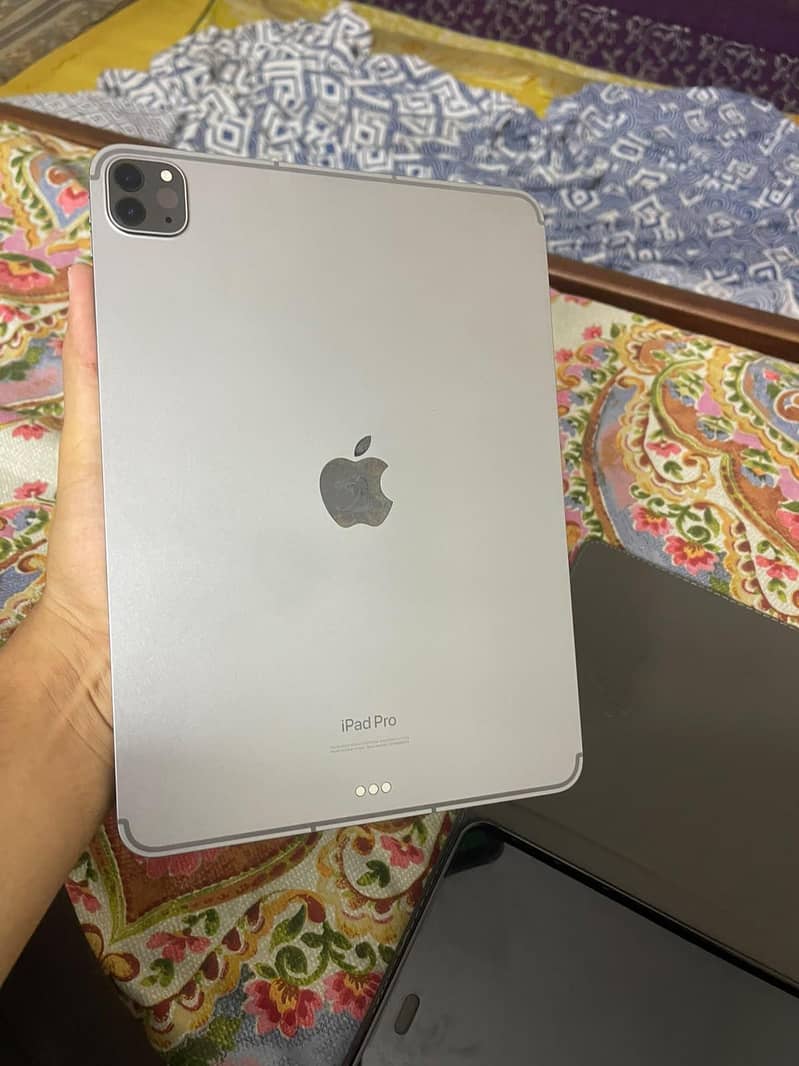 ipad pro (11"inch) (4th generation). 1