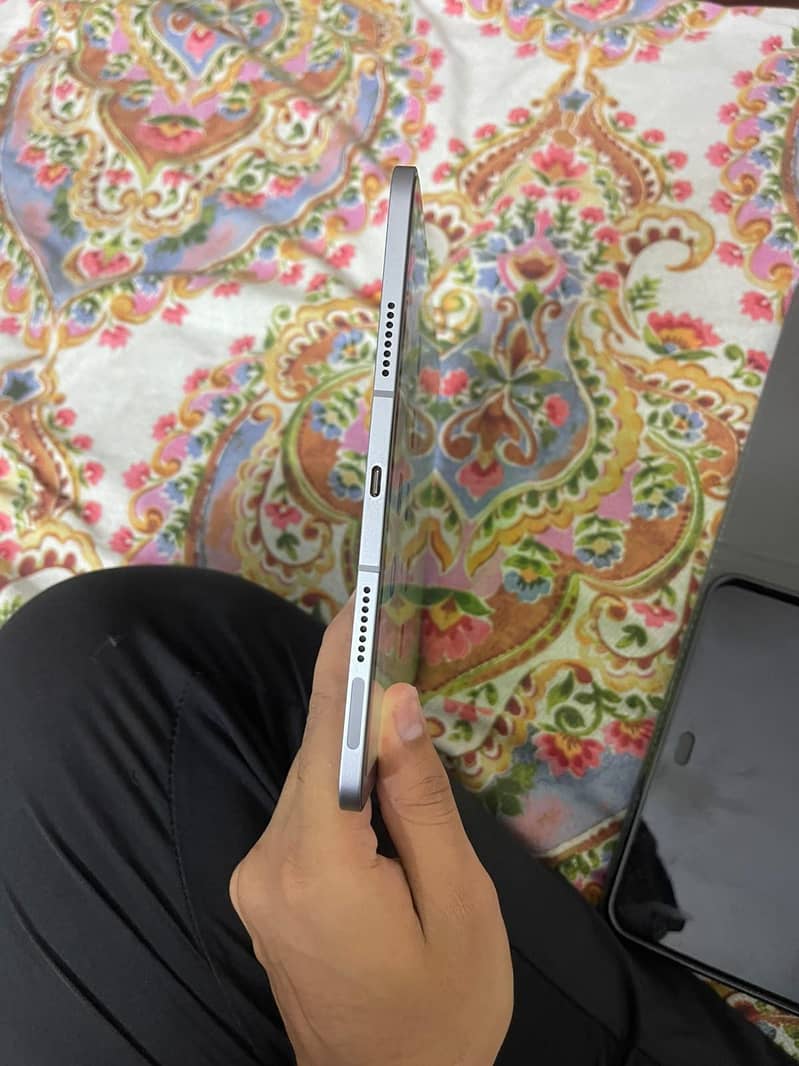 ipad pro (11"inch) (4th generation). 3