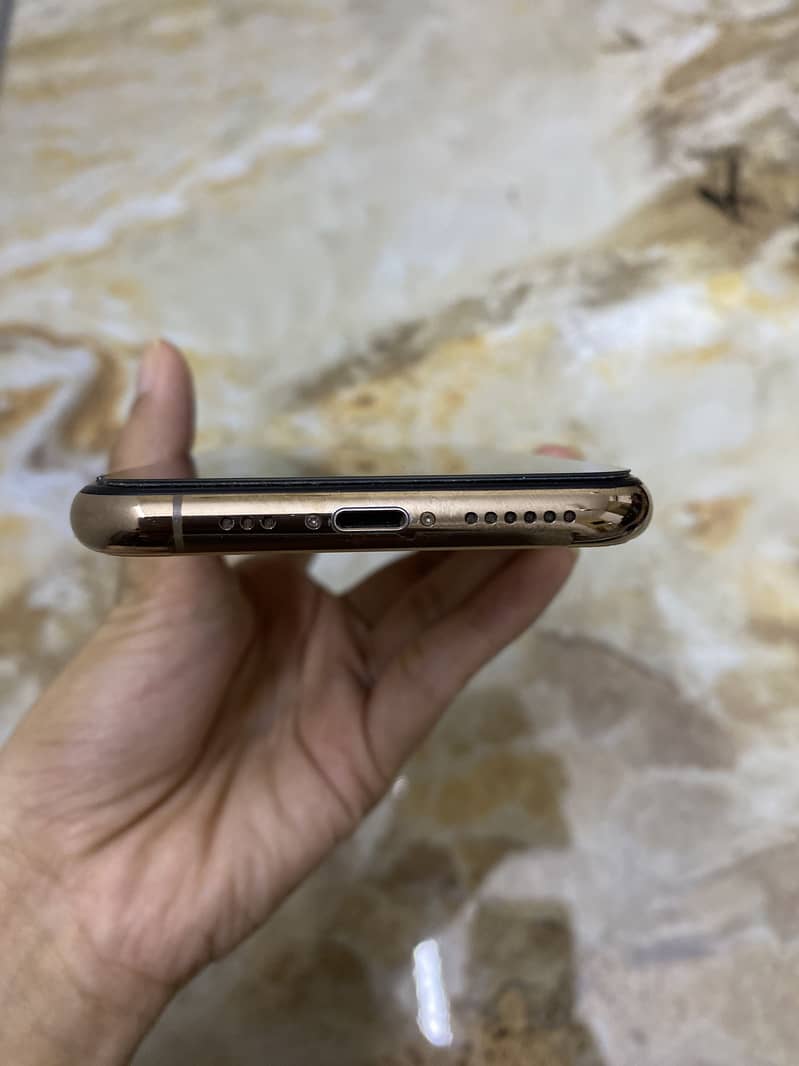 Apple iPhone 11 Pro 4