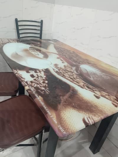 dining table with 4 chair 8/9 condition big size table