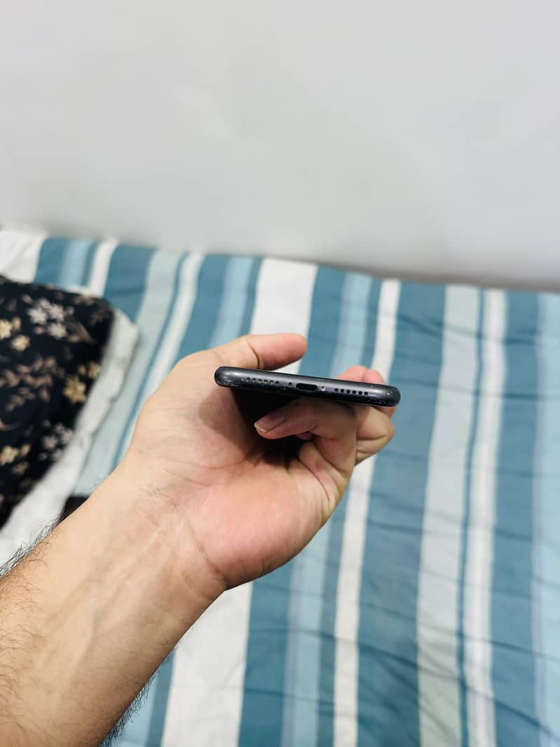 Apple iPhone 11 3