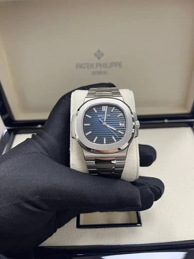 Patek Phillipe Nautilus Silver Metal Quartz Used Watch