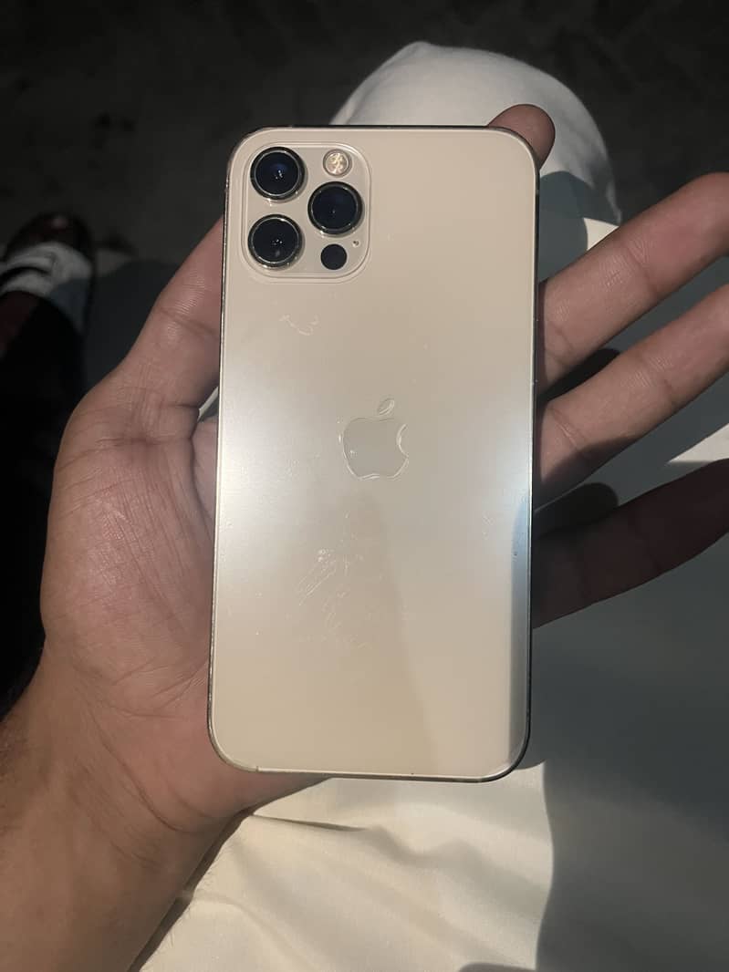 Apple iPhone 12 4