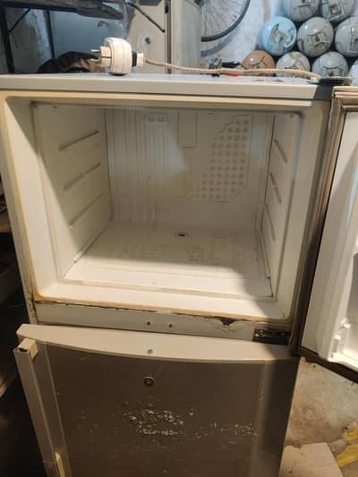 dowlanc fridge large