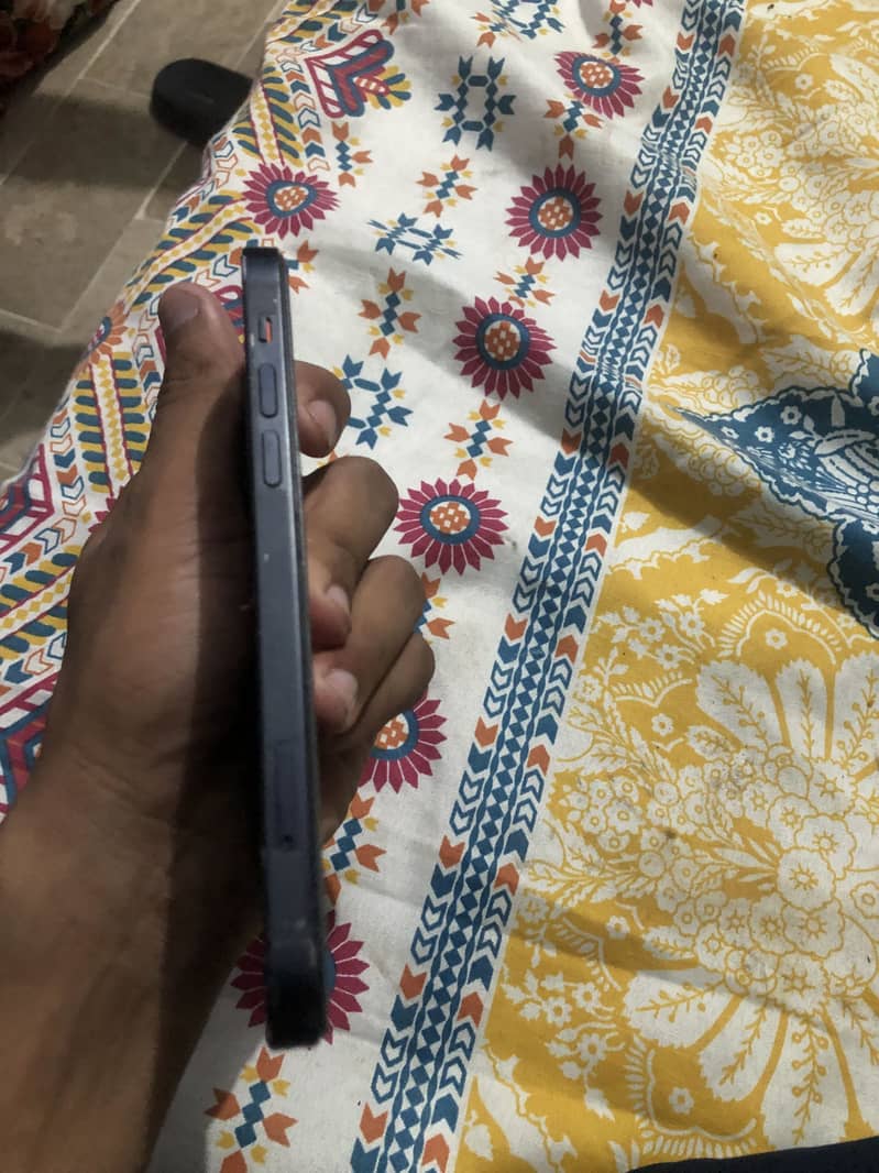 Apple iPhone 12 1