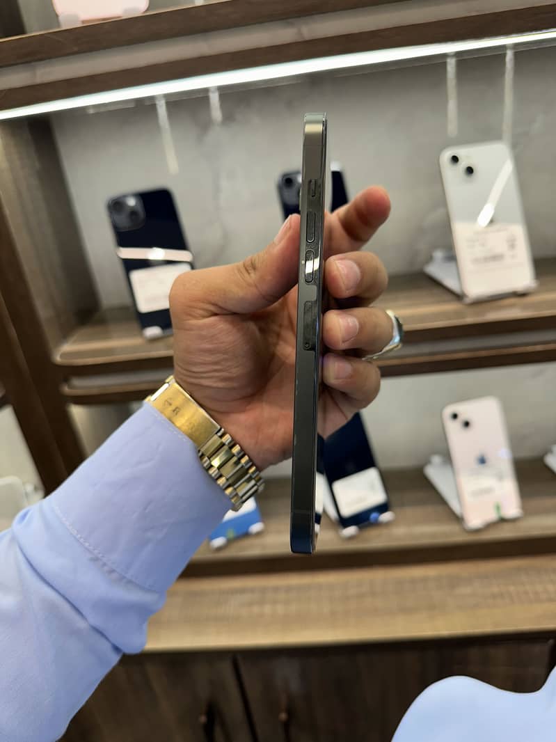 Apple iPhone 13 Pro Max 2