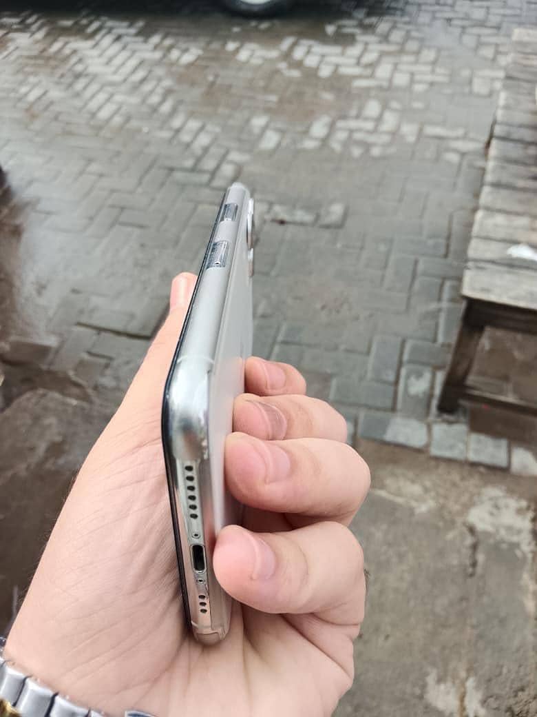 Apple iPhone 11 Pro 2