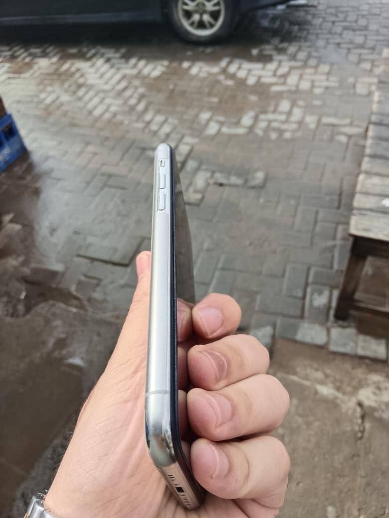 Apple iPhone 11 Pro 3
