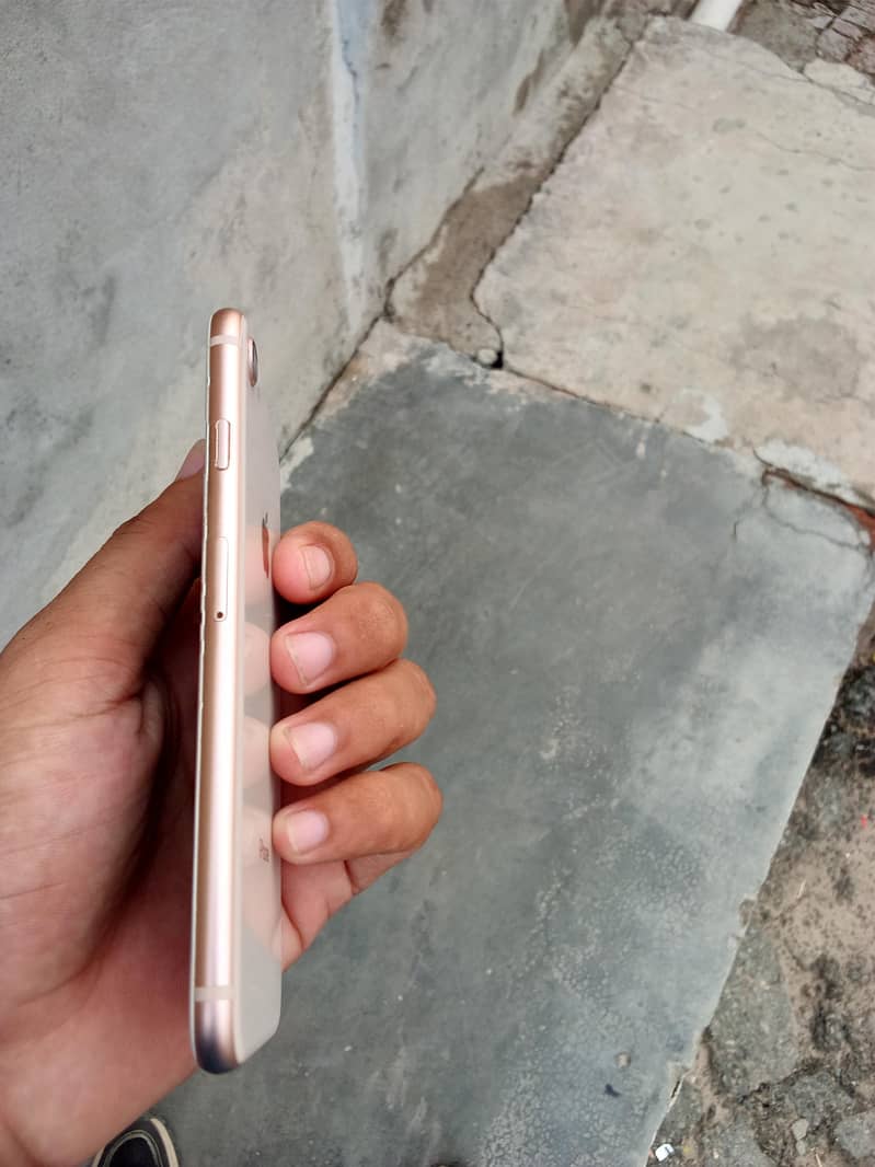 Apple iPhone 8 4