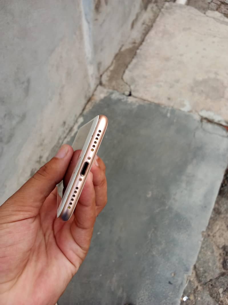 Apple iPhone 8 5
