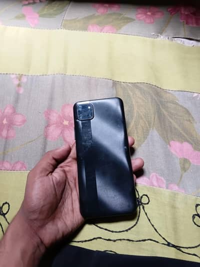 2 / 32 realme c11