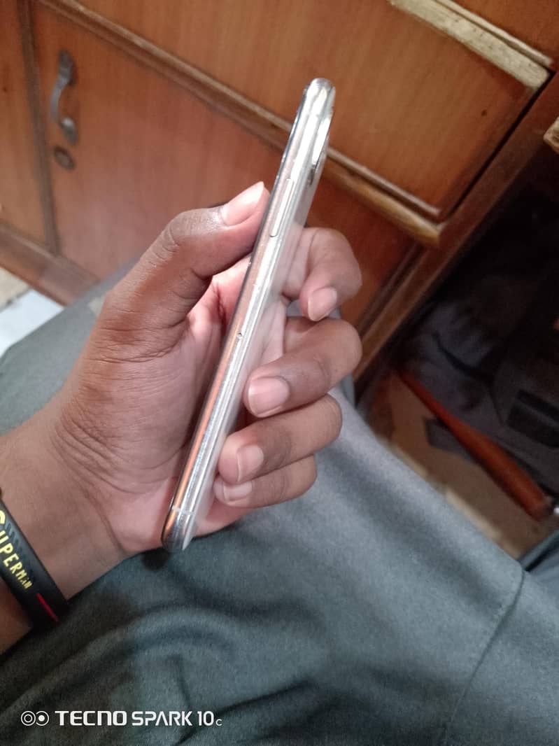 Apple iPhone X 3