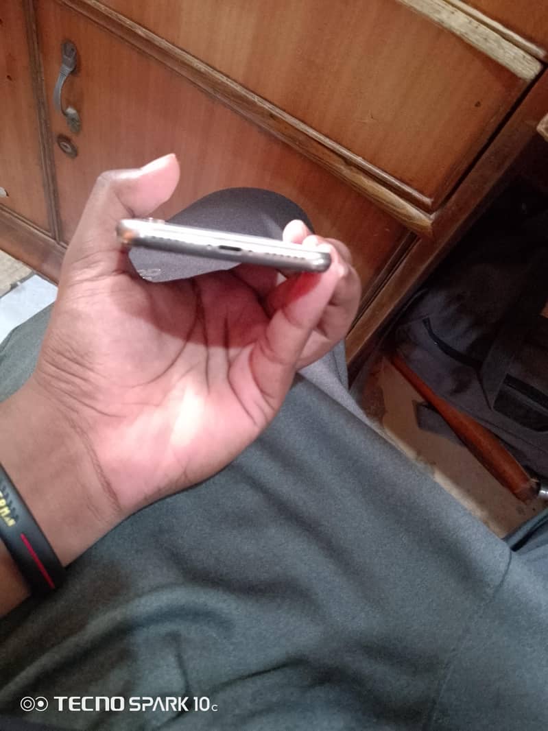 Apple iPhone X 5
