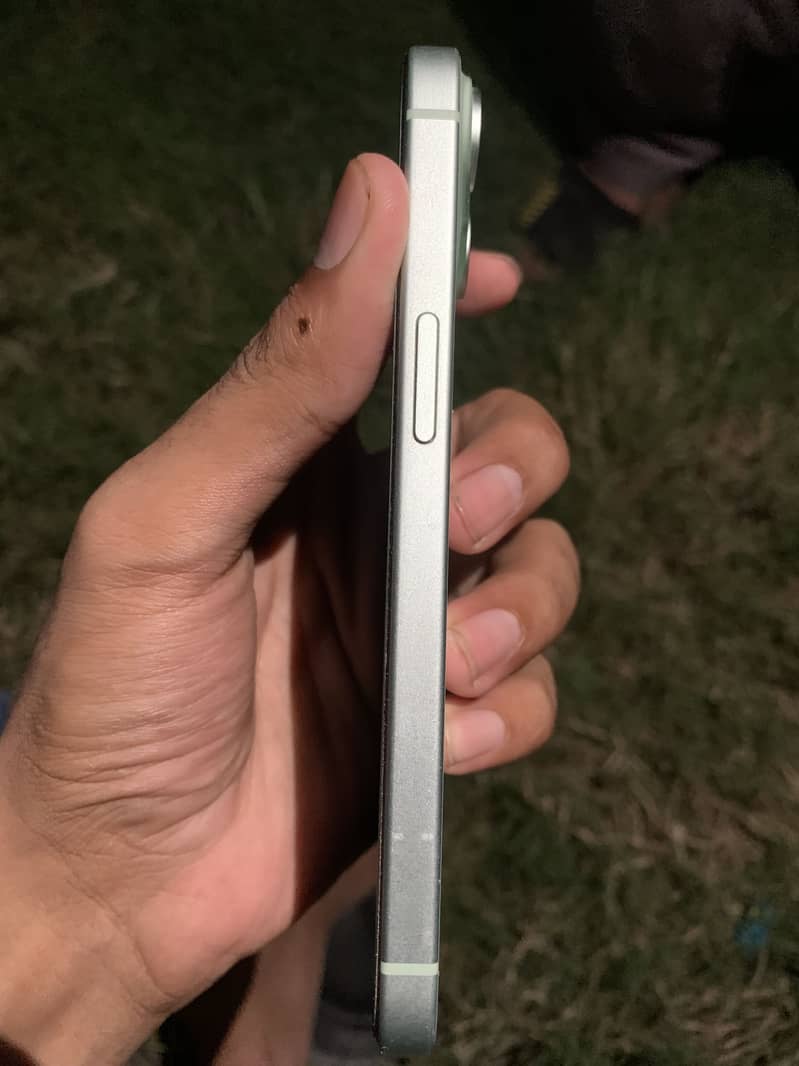 Apple iPhone 15 4