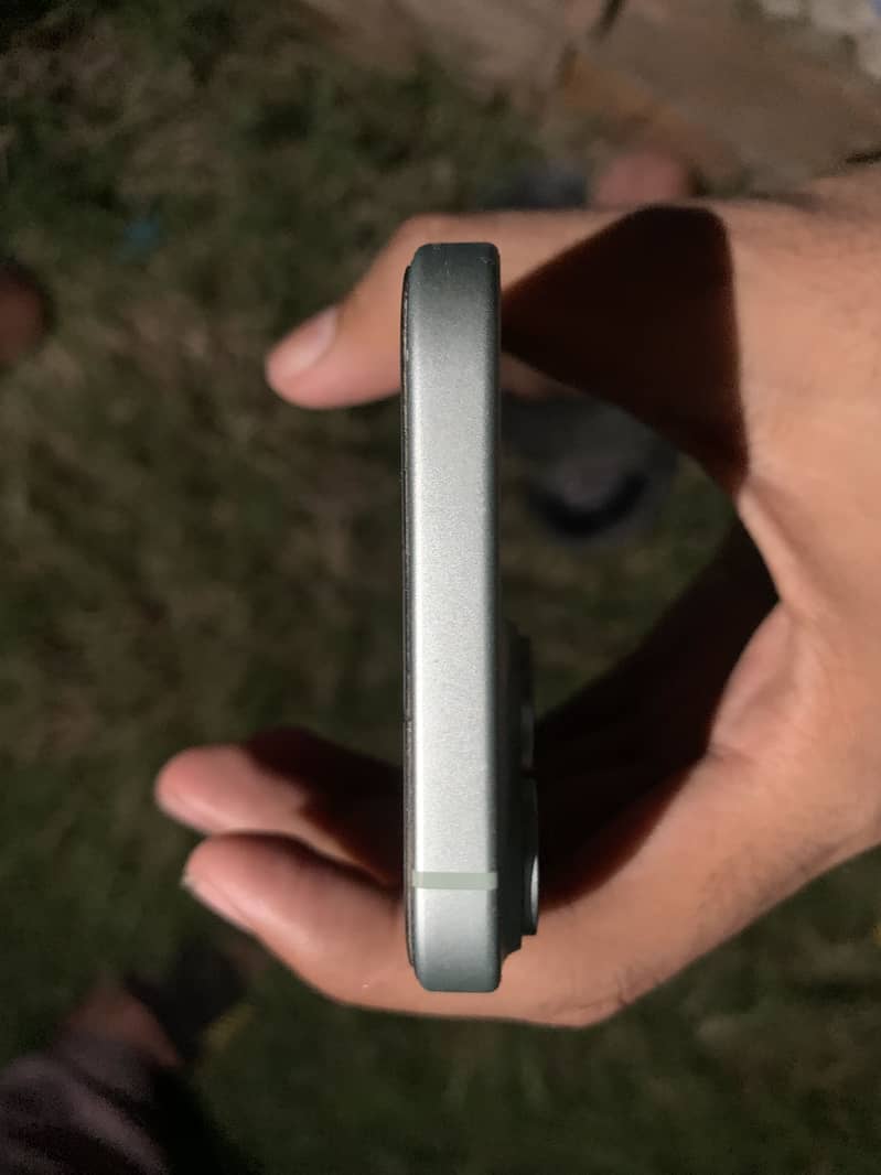 Apple iPhone 15 7