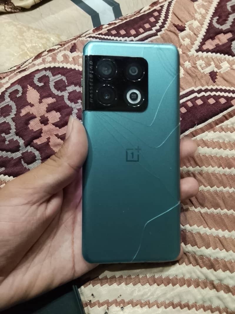 One Plus 10 Pro 4